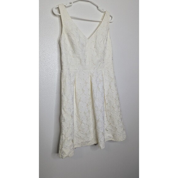 Trina Turk Ambros Embroidered Guipure Lace Fit Flare Dress in White Size 8 - Picture 3 of 11
